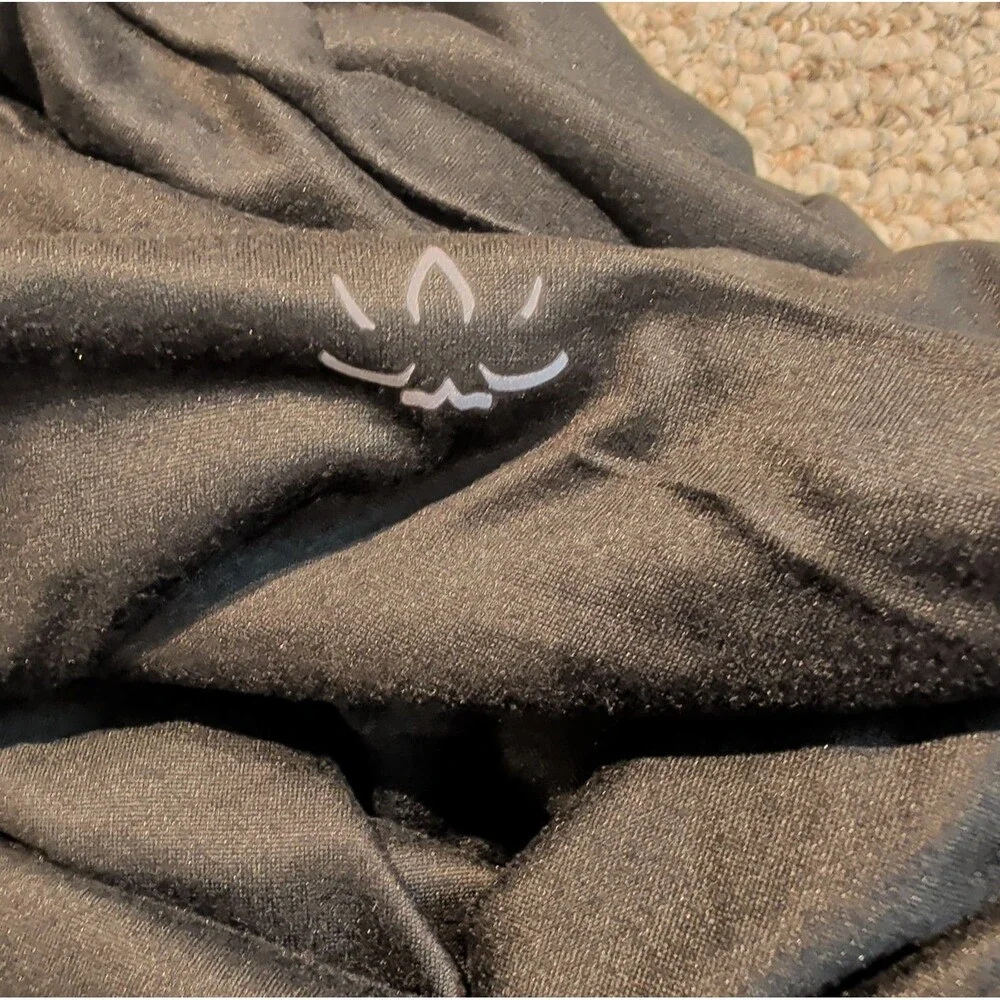 Beyond Yoga Pocket Infinity Scarf Black Hidden Zipper Outdoor Athleisure